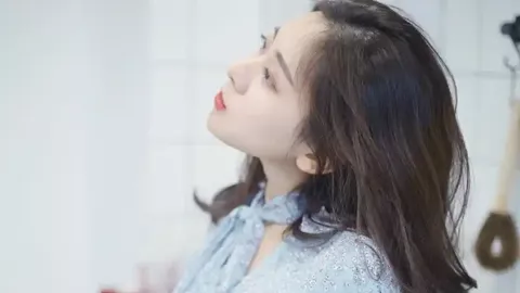 高一女生军训匕首操走红